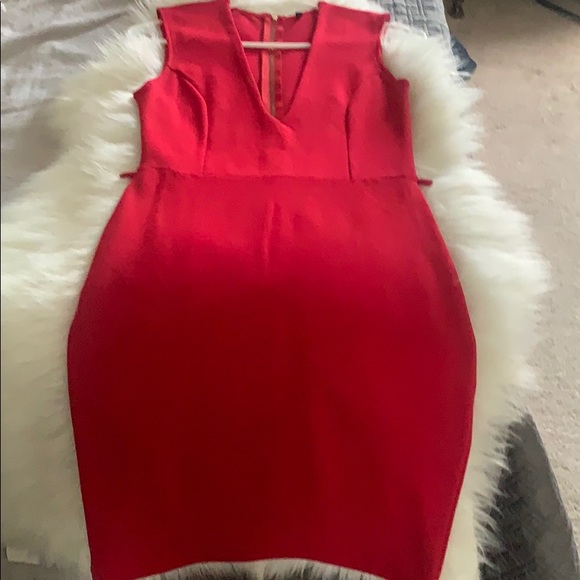 Red dress - Picture 4 of 4